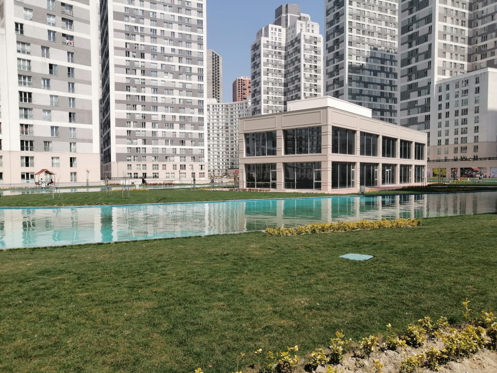 Kristalşehir'de Satılık 1450 m2 Bina